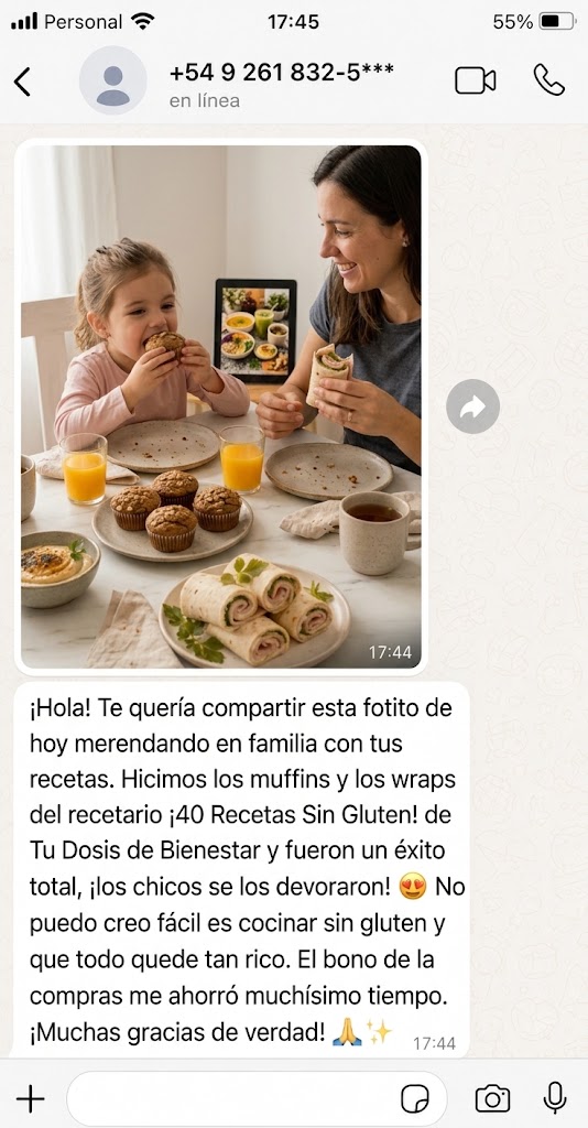 Captura de WhatsApp de una clienta: foto de su hija comiendo un muffin y de ella comiendo un wrap, con su mensaje sobre la merienda en familia con las recetas del recetario